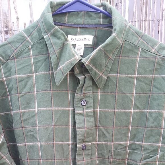St. John's Bay Flannel Green Plaid Button Up - LG - Picture 4 of 12